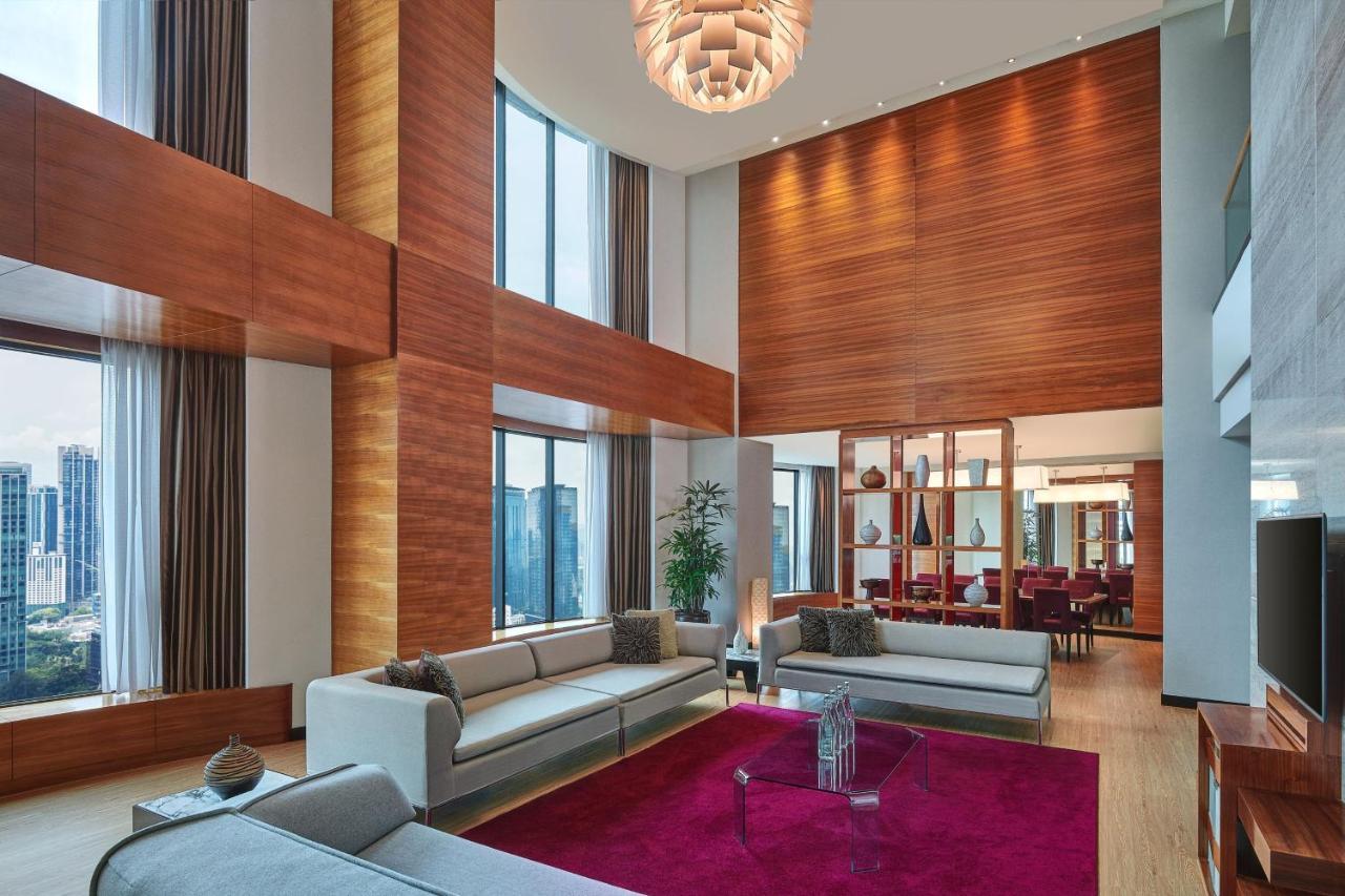 Hotel The Westin Kuala Lumpur Exteriér fotografie The interior of a suite at the Mandarin Oriental, Munich