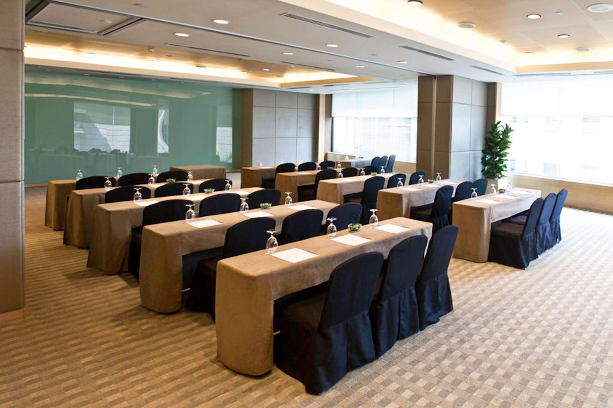 Hotel The Westin Kuala Lumpur Exteriér fotografie A typical classroom layout