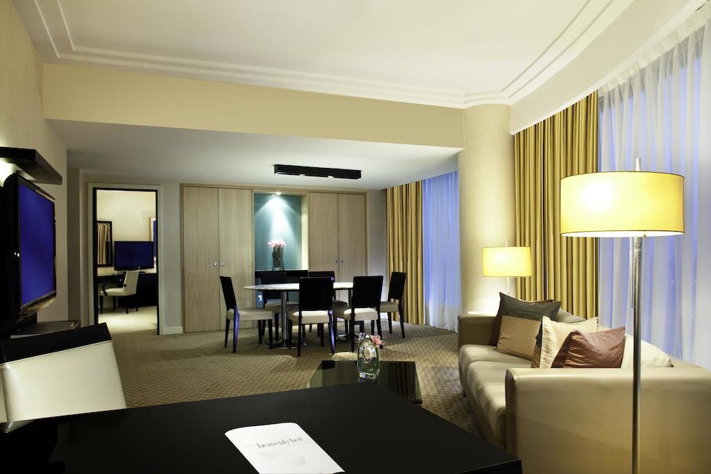 Hotel The Westin Kuala Lumpur Pokoj fotografie Suite at the Mandarin Oriental, Munich